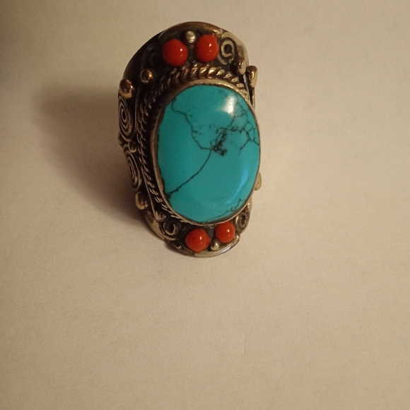 Turquoise Ring with Fantastic Details on the Sides. Size 8 @1" wide. - Picture 5 of 8